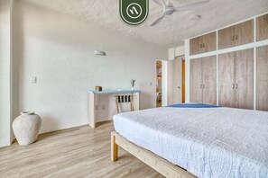 Condo, varias camas, acceso a la alberca, vista al océano (Vista del Sol 811) | 2 habitaciones, decoración personalizada y muebles diferentes