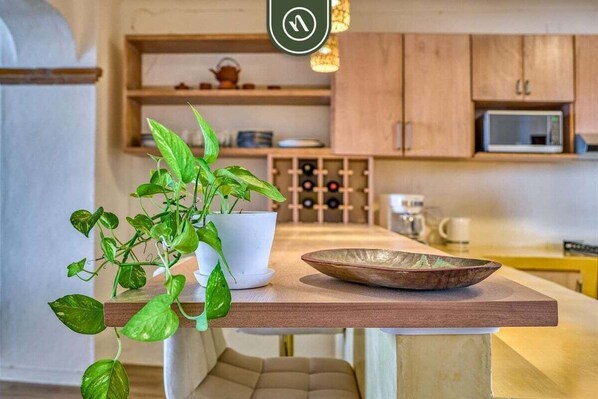 Condo, varias camas, acceso a la alberca, vista al océano (Vista del Sol 811) | Interior