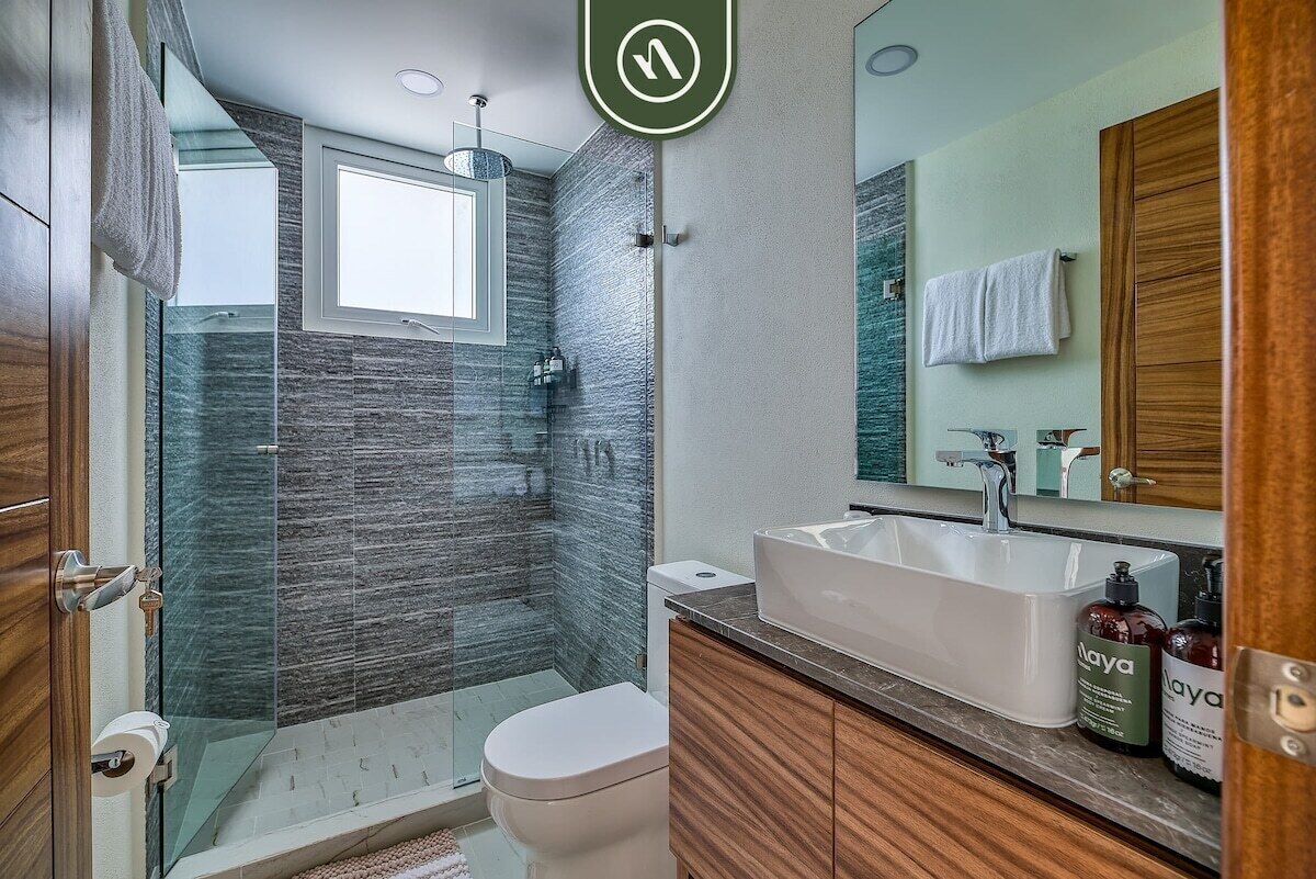 Departamento, varias camas, balcón, vista a la playa (Quinta San Miguel 404 T3) | Baño | Toallas 