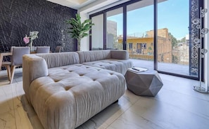 Apartment, 1 Queen Bed, Jetted Tub, Ocean View (Madero 320 B103) | Living area