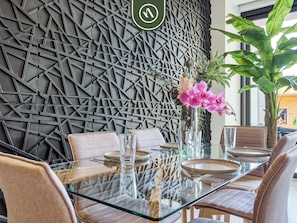 Apartment, 1 Queen Bed, Kitchen, Ocean View (Madero 320 103) | Dining