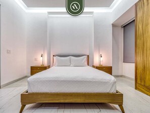 Apartment, 1 Queen Bed, Jetted Tub, Ocean View (Madero 320 B103) | 1 bedroom, individually decorated, individually furnished