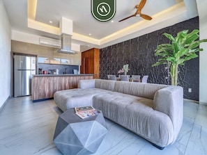 Apartment, 1 Queen Bed, Kitchen, Ocean View (Madero 320 103) | Living area | 42-inch flat-screen TV with digital channels