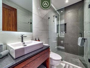 Apartment, 1 Queen Bed, Jetted Tub, Ocean View (Madero 320 B103) | Bathroom | Towels