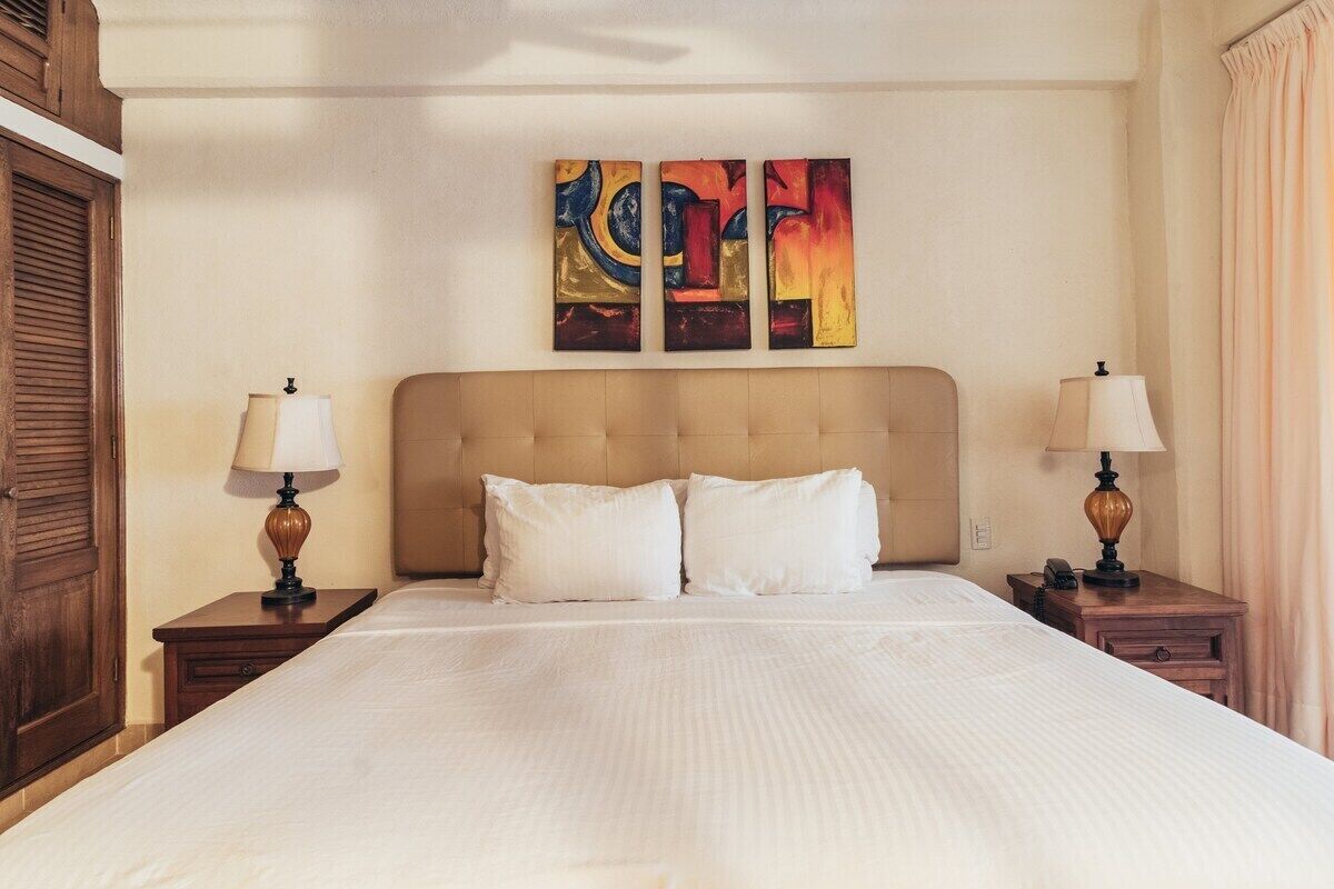 Condo, 1 cama King size, acceso a la alberca, vista al océano (301-Plaza Mar) | 1 habitación, decoración personalizada y muebles diferentes 