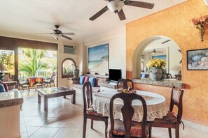 Apartment, 1 King-Bett, Küche, Meerblick (301-Plaza Mar) | Innenbereich