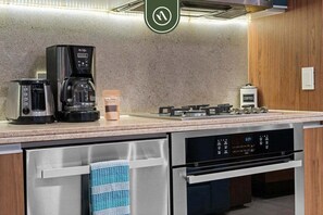 Condo, 1 King Bed, Hot Tub (Pacifica 207) | Private kitchen