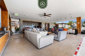 Apartment, 1 King-Bett, Whirlpool (Pacifica 207) | Wohnbereich