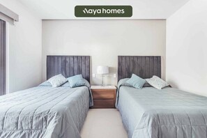 Condo, varias camas, acceso a la alberca, vista a la playa (DellaTerra 1A) | 2 habitaciones, decoración personalizada y muebles diferentes 