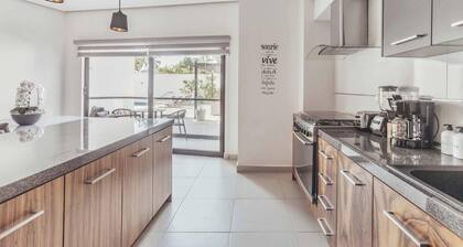 Cozy 2BR House 2 min to the Beach - Pool - Terrace