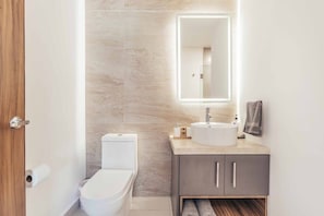 Appartement, Meerdere bedden, keuken, uitzicht op het strand (DellaTerra 1A) | Badkamer | Handdoeken