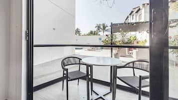 公寓, 多張床, 廚房, 海灘景觀 (DellaTerra 1A) | 室外用餐