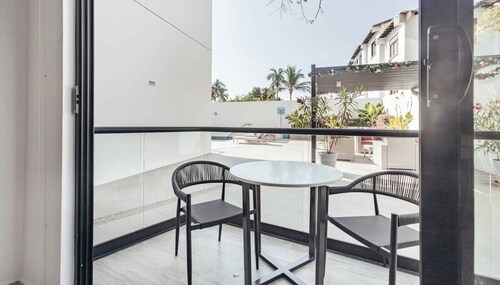 Cozy 2BR House 2 min to the Beach - Pool - Terrace