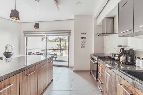 Cozy 2BR House 2 min to the Beach - Pool - Terrace