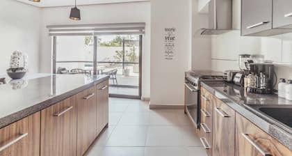 Cozy 2BR House 2 min to the Beach - Pool - Terrace