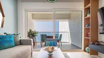Condo, 1 cama King size y sofá cama, balcón, vista al océano (Harbor 171 North Tower 2104) | Área de sala de estar