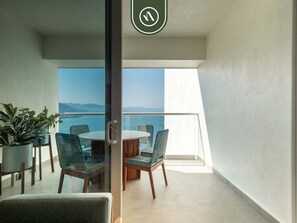 Leilighet, 1 kingsize-seng med sovesofa, balkong, havutsikt (Harbor 171 North Tower 2104) | Utendørsservering