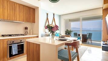 Condo, 1 cama King size y sofá cama, balcón, vista al océano (Harbor 171 North Tower 2104) | Cocina privada