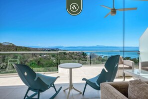 Appartement, plusieurs lits, cuisine, vue océan (Bolongo PH2) | Terrasse/Patio