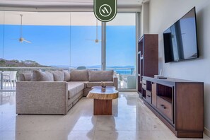 アパートメント ベッド (複数台) キッチン オーシャンビュー (Bolongo PH2) | リビング エリア | 42 インチの薄型テレビ (デジタル放送視聴可)