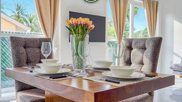 Departamento, 1 cama matrimonial y sofá cama, cocina, vista al océano (Grand Trianon 203) | Restaurantes