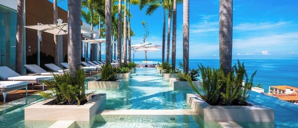 Pool - Luxury 1 BR Condo in Pier 57 - Infinity Pool (Puerto Vallarta)