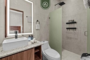 Apartamento, várias camas, terraço, vista para o oceano (Casa Galeana 202) | Banheiro | Toalhas de banho 