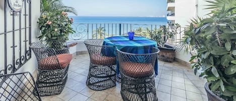 Appartamento, letti multipli, cucina, vista oceano (805-VistadelSol) | Ristorazione all'aperto