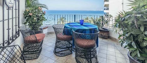 Apartment, Multiple Beds, Kitchen, Ocean View (805-VistadelSol) | Outdoor dining