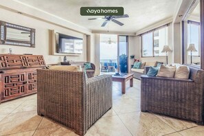 Apartamento, varias camas, cocina, vistas al mar (805-VistadelSol) | Zona de estar