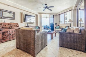 Apartment, Mehrere Betten, Küche, Meerblick (805-VistadelSol) | Wohnbereich
