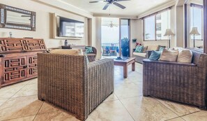 Apartment, Berbilang Katil, Kitchen, Ocean View (805-VistadelSol) | Ruang tamu | 42 inci televisyen skrin rata dengan digital 