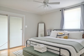 3 bedrooms, iron/ironing board, WiFi, bed sheets