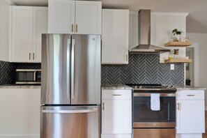 電子レンジ、オーブン、コンロ、食器洗い機