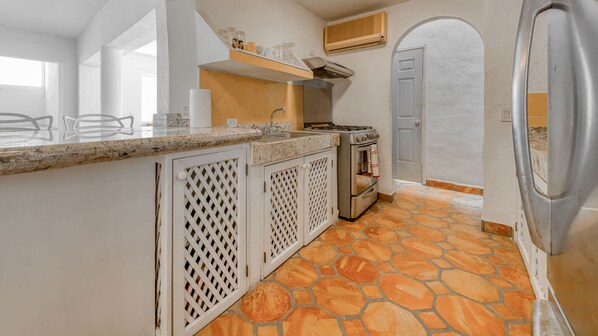 Apartment, Multiple Beds, Kitchen, Beach View (Basilio Badillo 261A) | Private kitchen