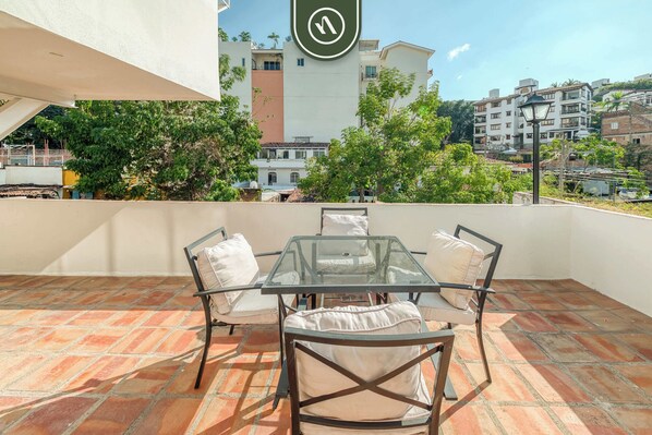 Apartment, Multiple Beds, Kitchen, Beach View (Basilio Badillo 261A) | Outdoor dining