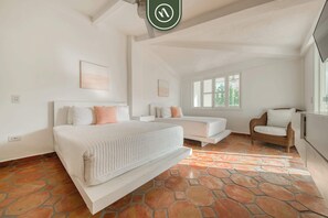 Apartment, Multiple Beds, Kitchen, Beach View (Basilio Badillo 261A) | 2 bedrooms, individually decorated, individually furnished, bed sheets