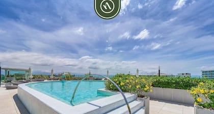 Luxury 3 BR Condo - Beach Access 1 Block Away