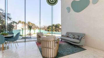 Apartment, Mehrere Betten, Küche, Meerblick (Maritima Golf 5U) | Wohnbereich | 42-Zoll-Flachbildfernseher mit Digitalempfang