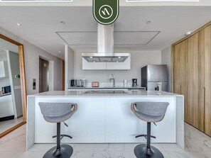 Departamento, varias camas, acceso a la alberca, vista al océano (Maritima Golf 5U) | Cocina privada