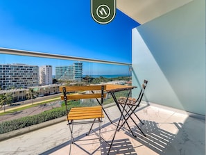 Apartment, Multiple Beds, Kitchen, Ocean View (Maritima Golf 5U) | Outdoor dining