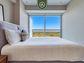Apartment, Mehrere Betten, Poolzugang, Meerblick (Maritima Golf 5U) | 3 Schlafzimmer, individuell dekoriert, individuell eingerichtet