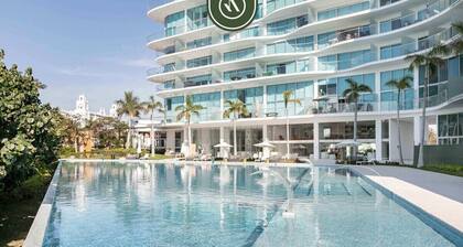 Luxury 3 BR Condo - Beach Access 1 Block Away