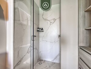 Apartment, Mehrere Betten, Poolzugang, Meerblick (Maritima Golf 5U) | Badezimmer | Handtücher