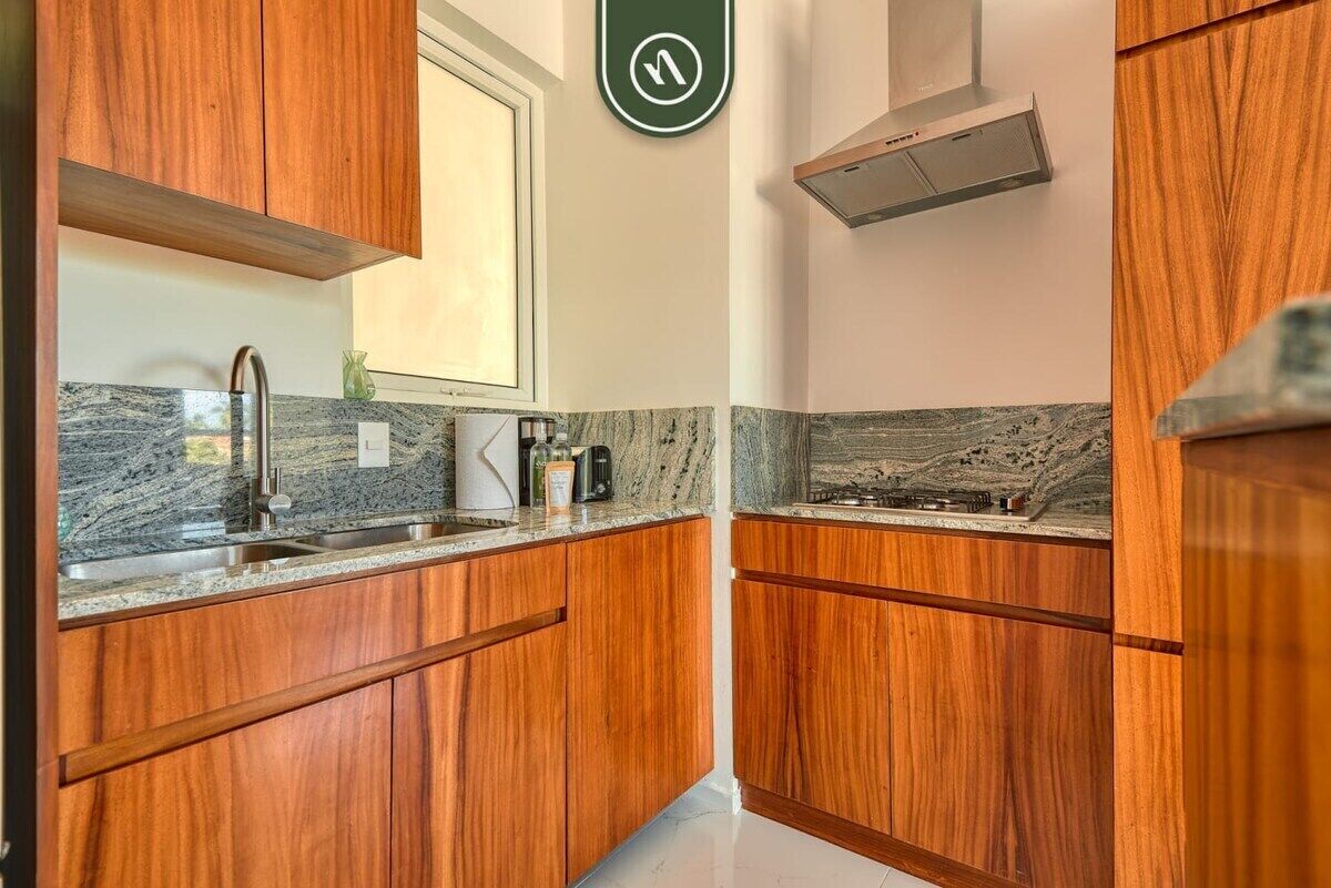 Departamento, varias camas, balcón (Grand Trianon 405) | Cocina privada | Comedor 
