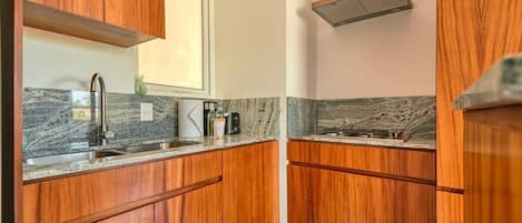 Departamento, varias camas, balcón (Grand Trianon 405) | Cocina privada | Comedor