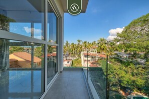 Appartement, plusieurs lits, balcon (Grand Trianon 405) | Vue de la chambre