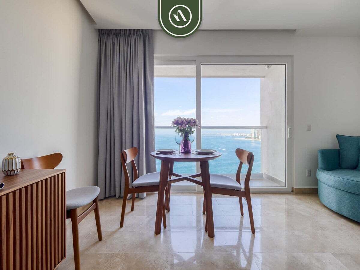 Condo, 1 cama King size, balcón, vista al océano (Harbor 171 Torre Norte 1311) | Interior