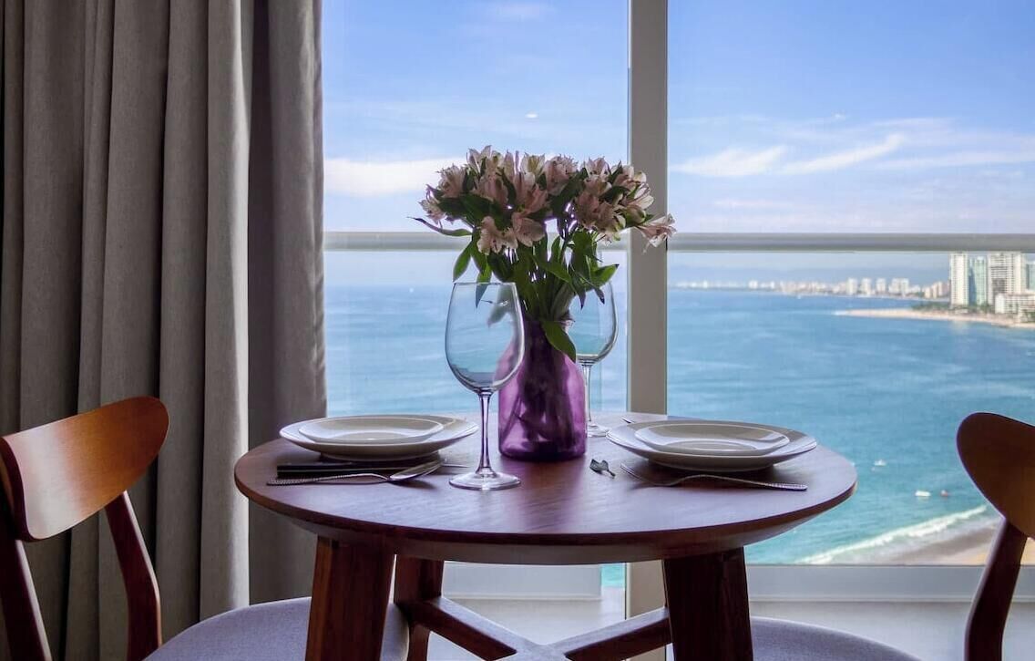 Condo, 1 cama King size, balcón, vista al océano (Harbor 171 Torre Norte 1311) | 1 habitación, decoración personalizada y muebles diferentes 