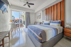 Studio, 1 King Bed, Pool Access, City View (Life Bucerias 418) | 1 bedroom, individually decorated, individually furnished, bed sheets - Cozy Studio -private Balcony - Pool - Gym (Bucerías)